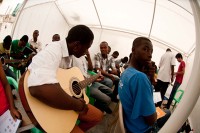 Banda Ortegas pede doação de violões para Escola de Música no Haiti