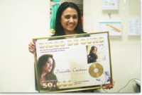 Danielle Cristina recebeu Disco de Ouro pelo CD “Fidelidade”
