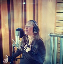 Bruna Karla inicia gravação das vozes de seu novo álbum