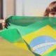 Gézi Monteiro usa protestos no Brasil como exemplo de busca por futuro melhor no clipe 