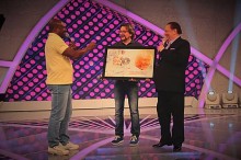 Irmão Lázaro recebeu Disco de Ouro pelo álbum “Quem Era Eu” no Programa Raul Gil